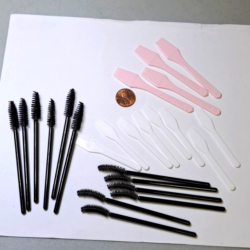 Lot 24 applicators MARY KAY